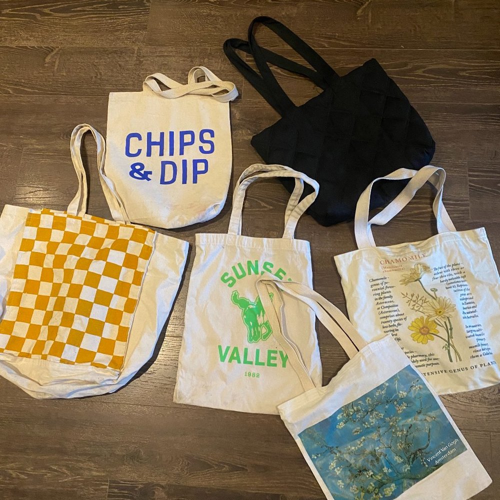 Tote bag galore!